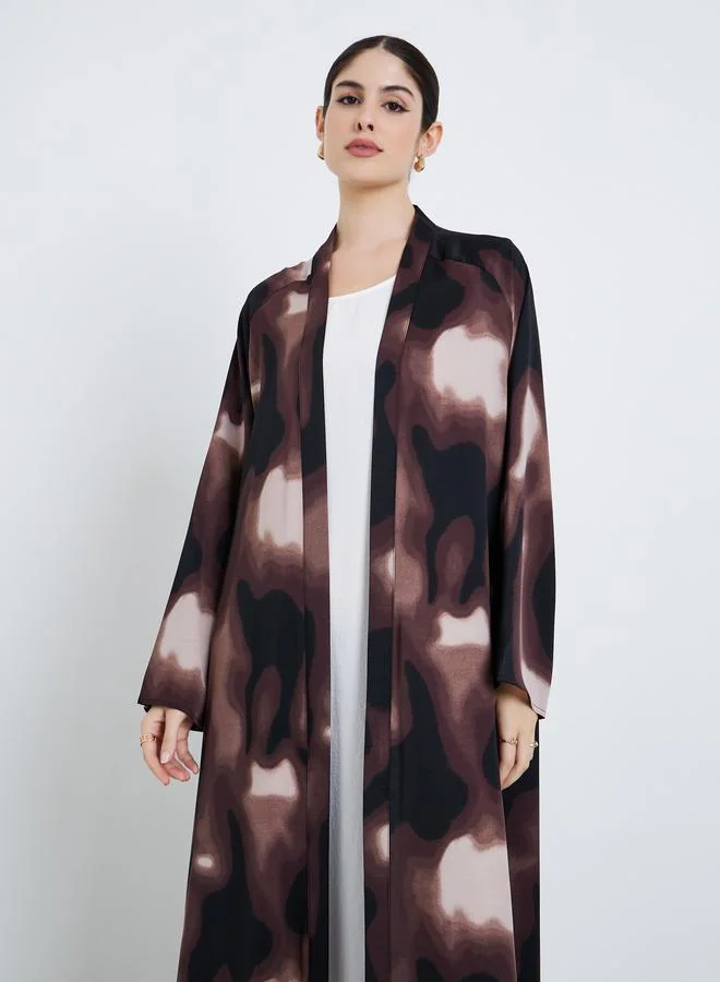 أميرة عباية مفتوحة من الأمام بطبعة تجريدية