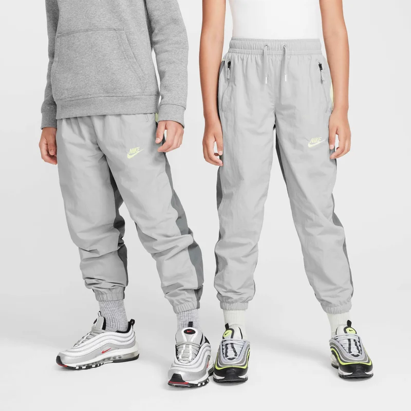 Nike Sportswear Amplify