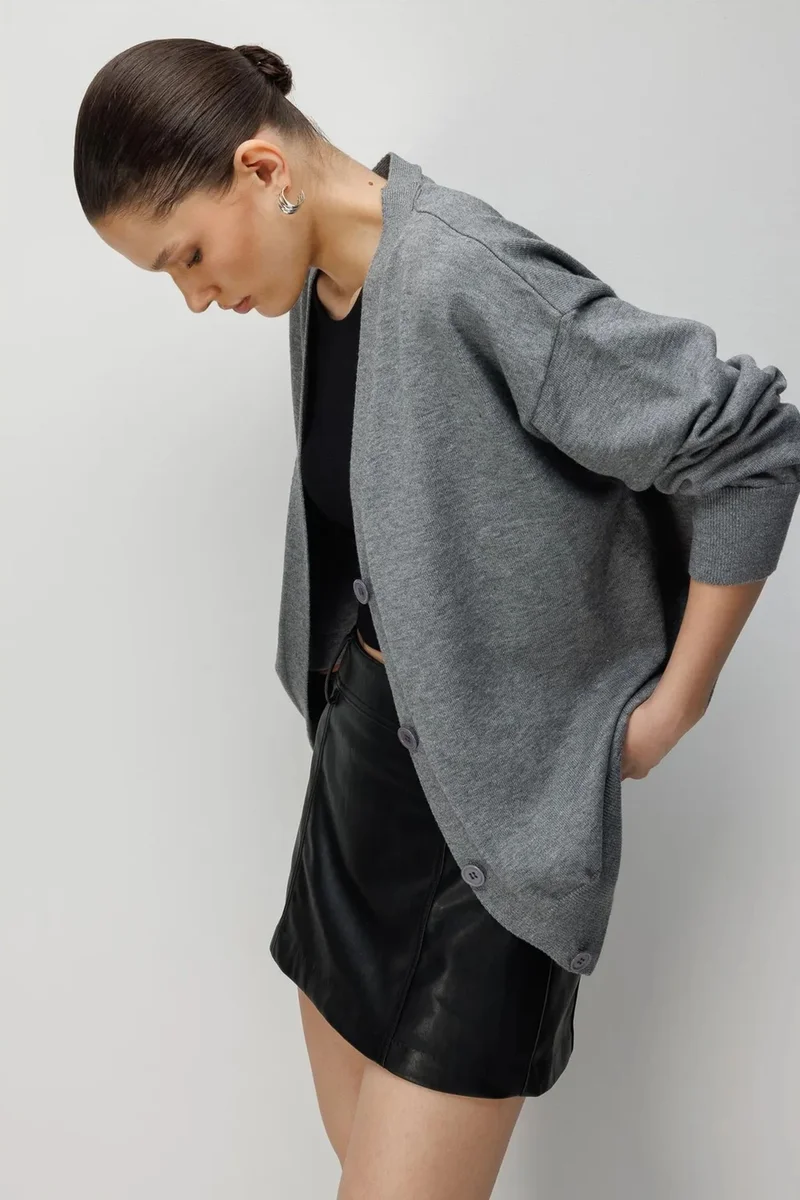 Mixray MIXRAY Long Ribbed Knitwear Cardigan with V-neck and Button Closure