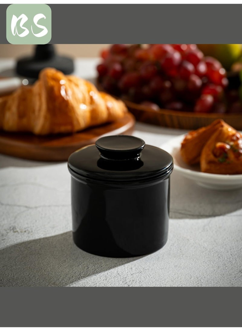 بي إس وعاء زبدة سيراميكي بغطاء | تصميم كلاسيكي لامع على شكل جرس | مادة سيراميكية عالية الجودة للسلامة والمتانة | تقنية مقاومة للماء تحافظ على الزبدة طازجة وقابلة للدهن | سهل الاستخدام مع جميع أنواع الزبدة | سهل التنظيف والصيانة | أسود - Image 4