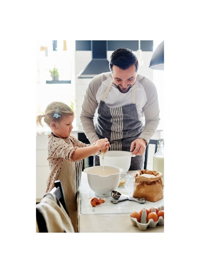 IKEA (IKEA) طقم أواني خلط VISPAD من ايكيا – قطعتان (2.3 ل و3.7 ل) بلون أبيض – قاعدة مطاطية وصنبور صب، آمنة للميكروويف، الفريزر، وغسالة الأطباق - Image 2