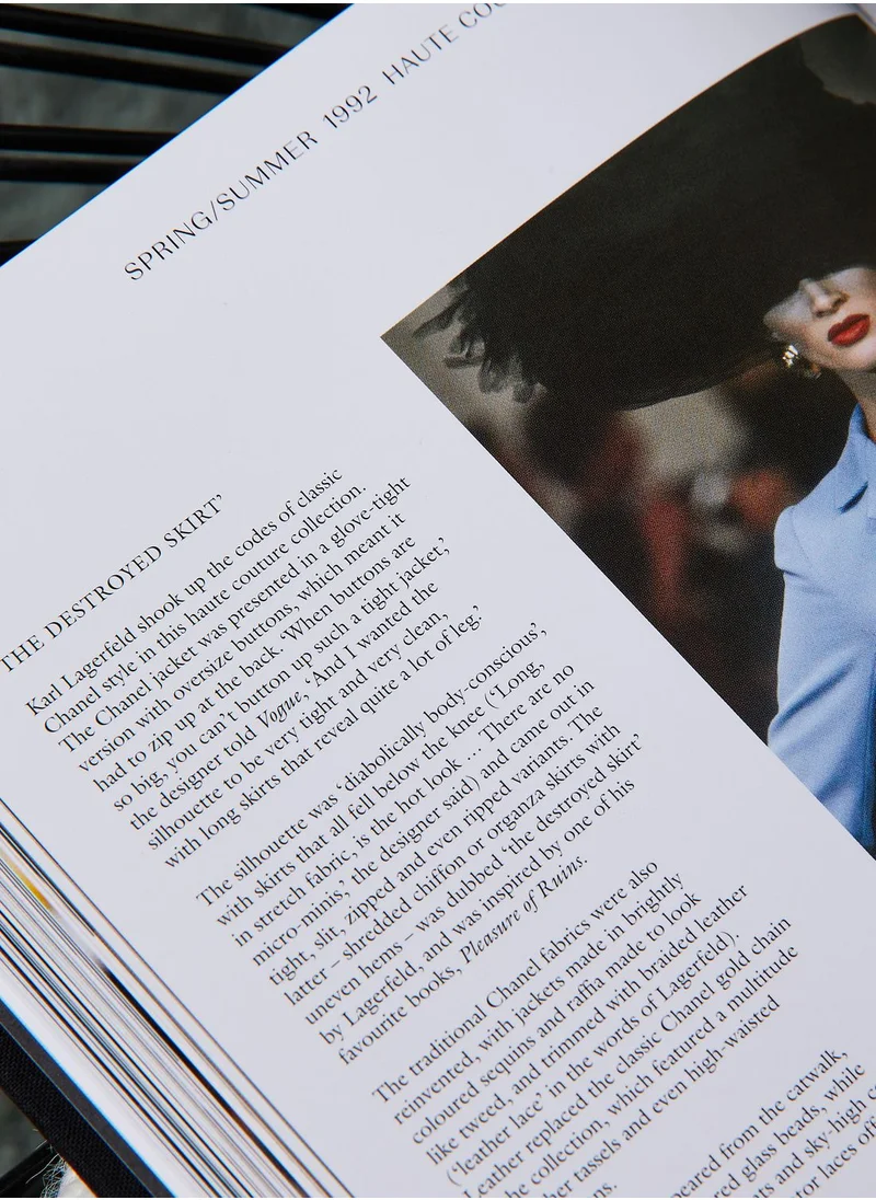 THAMES Chanel Catwalk: The Complete Collections
