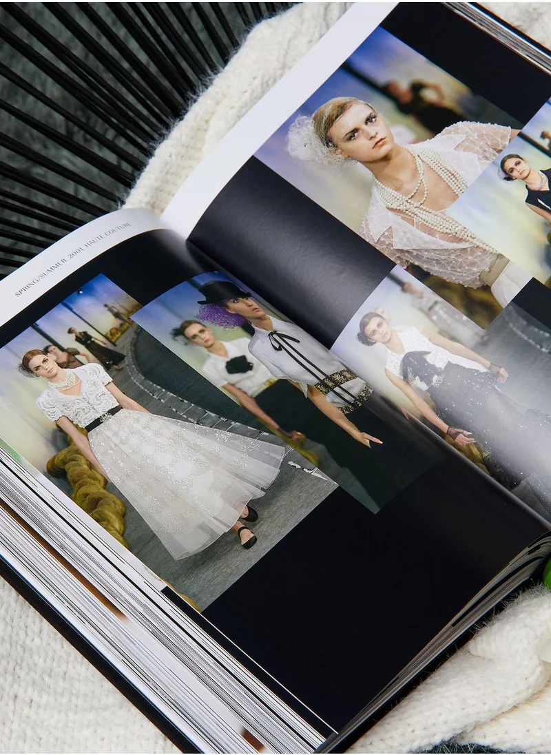 THAMES Chanel Catwalk: The Complete Collections