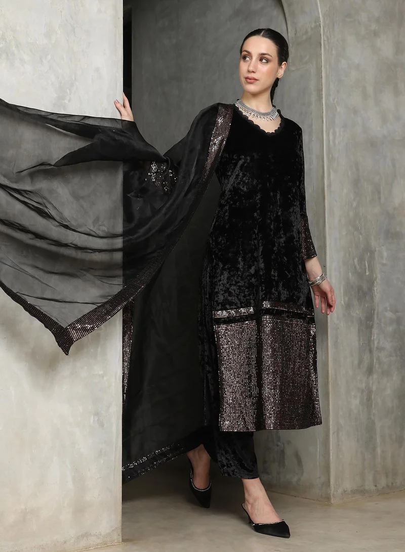  قصة Women's Velvet-Gleam Kurta Set For Ethnic Wear | V-Neck, Quarter Regular Sleeves | Embroiderd-Block Textured Woven Fabric | 3 Piece Kurta Set Designed For Evening & Party Wear | Midnight Black