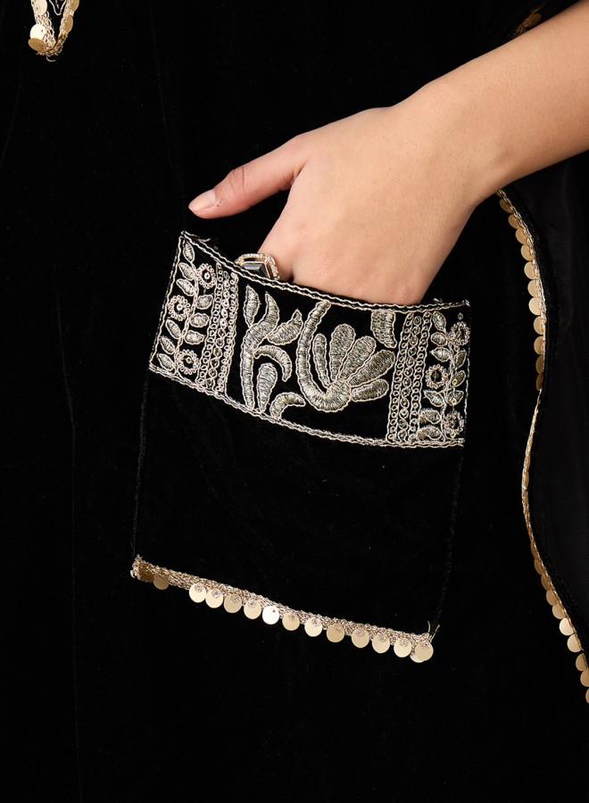 آي شين طقم كورتا نسائي أسود مخمل مطرز كامل الطول بالازو مستقيم  - Image 3