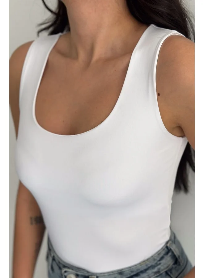 Noa Noa Women's V-Neck Sleeveless Fitted Office & Everyday Wear Blouse