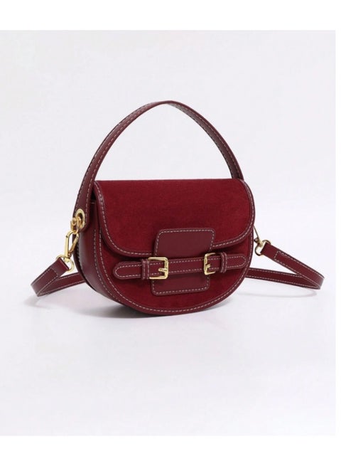 حقيبة سرج فاخرة بملمس الشمواه الكامل - كروس بودي كلاسيكية بخياطة متباينة أنيقة (موديل 2025)