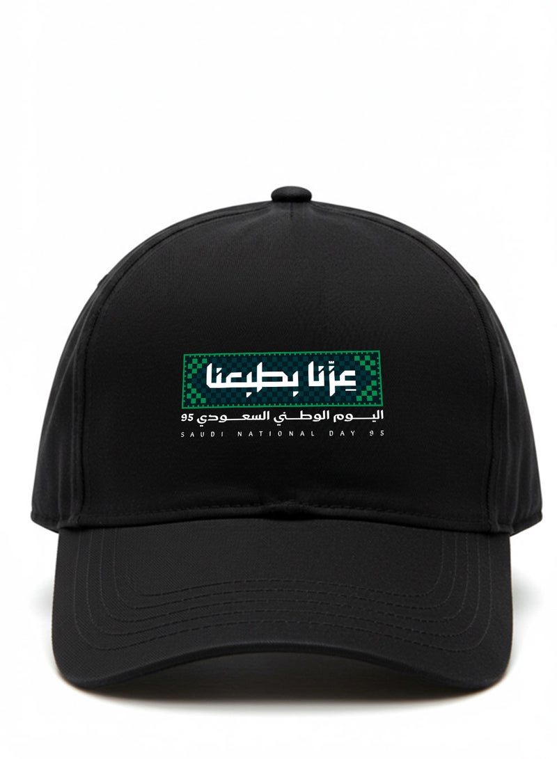 لوحة كاب مصنوع من القطن لمناسبة اليوم الوطني السعودي بتصميم عزنا بطبعنا - Image 5