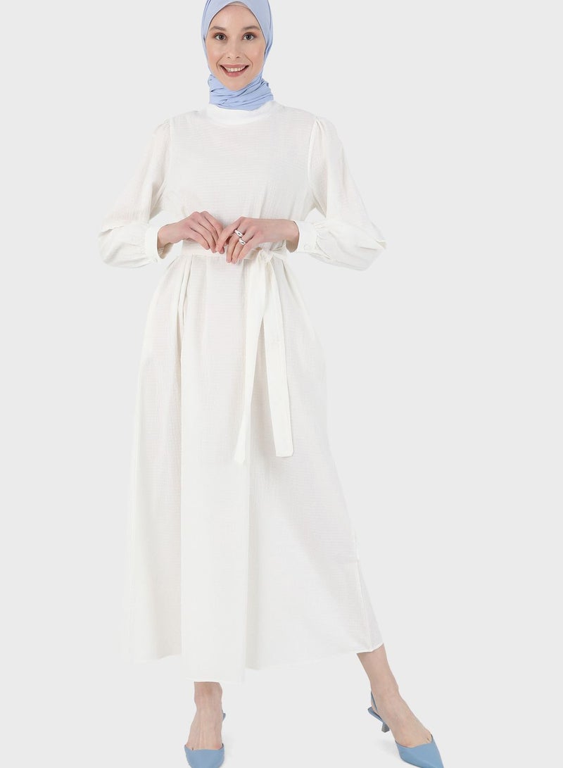 رفقة من مودانيسا فستان مع حزام خصر - Image 1