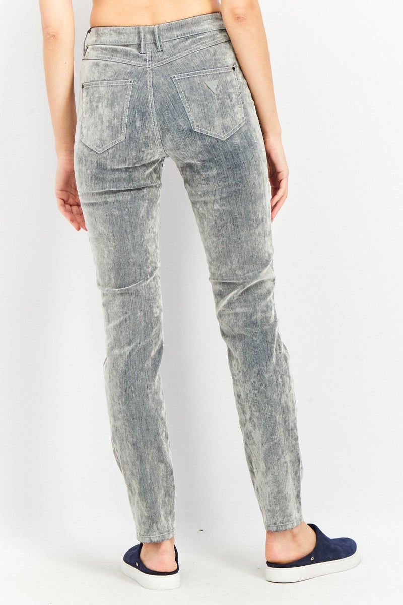 GUESS Women Skinny Fit High Rise Stretchable Jeans, Wash Grey - Image 4