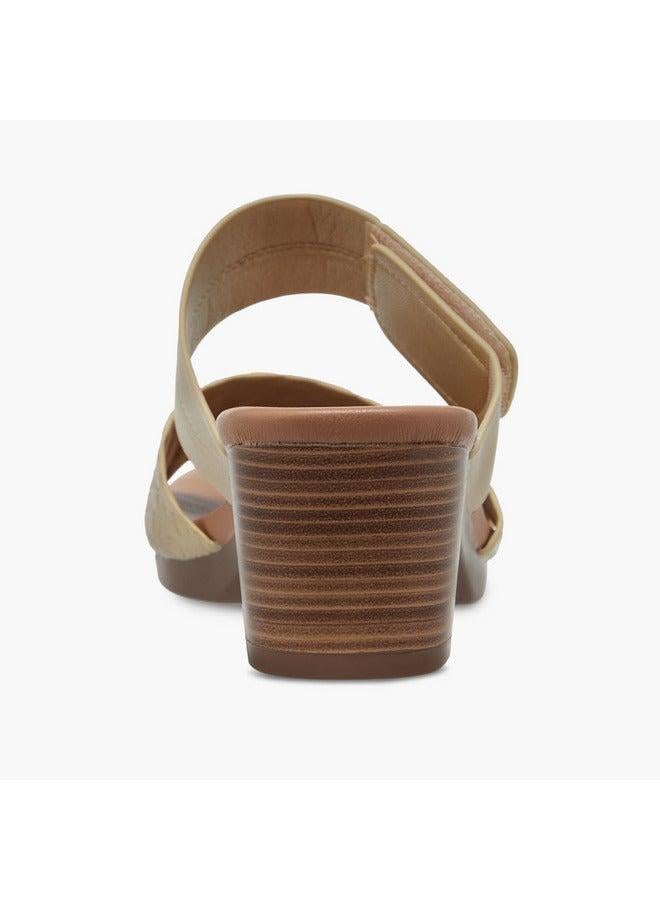 لو كونفورت صنادل نسائية سهلة الارتداء بكعب عريض وملمس مميز - Image 5