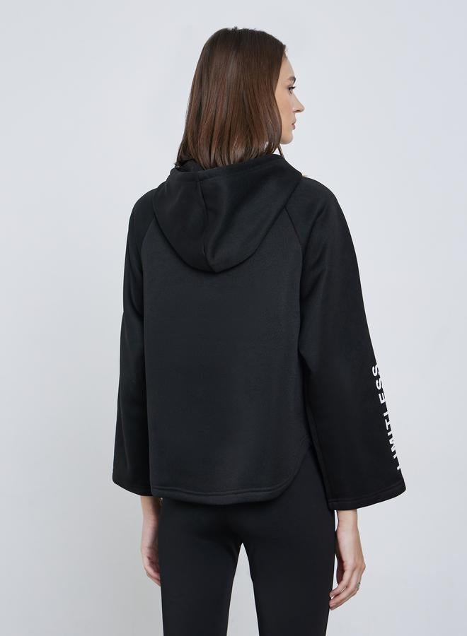 ستايلي هودي بطبعة كتابة مع أكمام واسعة - Image 4