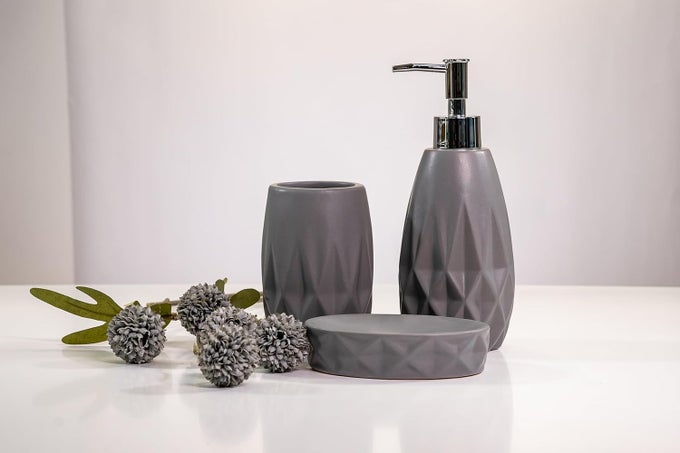 URBAN GREY 3PIECE BATHROOM SET STYLISH MATTE GREY CERAMIC SOAP DISPENSER TOOTHBRUSH HOLDER SOAP DISH WITH TEXTURED GEOMETRIC GROOVES CONTEMPORARY BATHROOM ACCESSORIES FOR A SLEEK