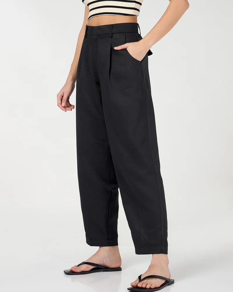 bewakoof Women's Jet Black Tapered Fit Ankle Length Korean Pants