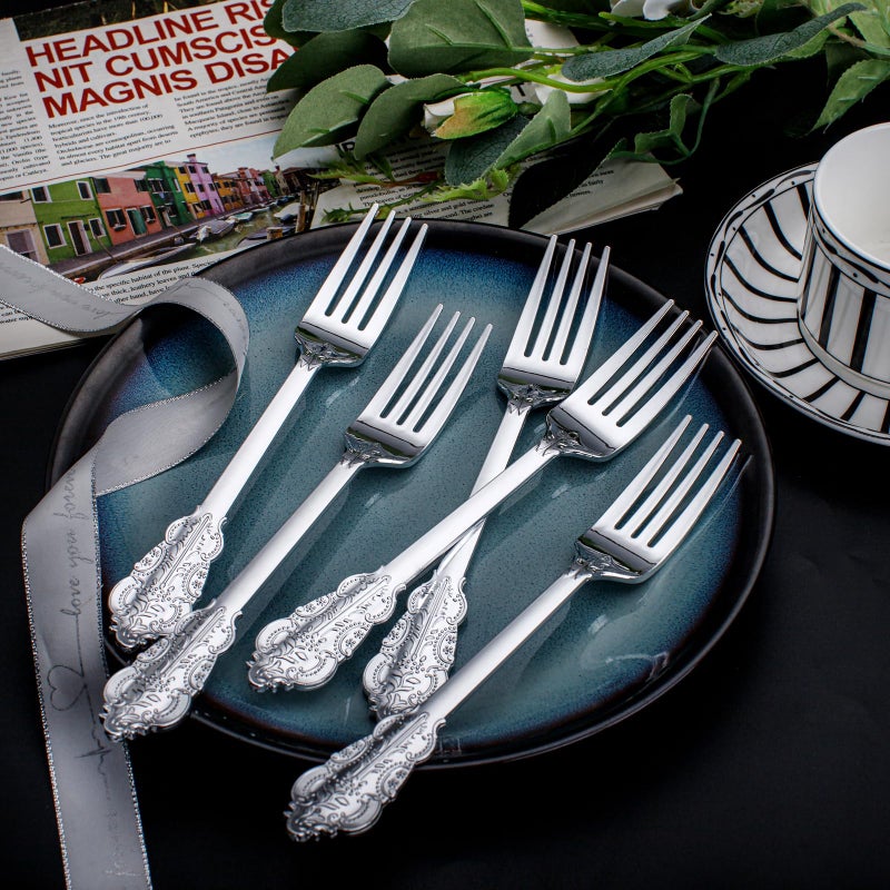 WDF 100 قطعة شوك فضية قابلة للاستخدام مرة واحدة - 7.48 بوصة شوك بلاستيكية فضية - أدوات فضية بلاستيكية باروكية للحلويات والكعك - شوك بلاستيكية قوية للاستخدام في الحفلات أو الزفاف أو الاستخدام اليومي - Image 1