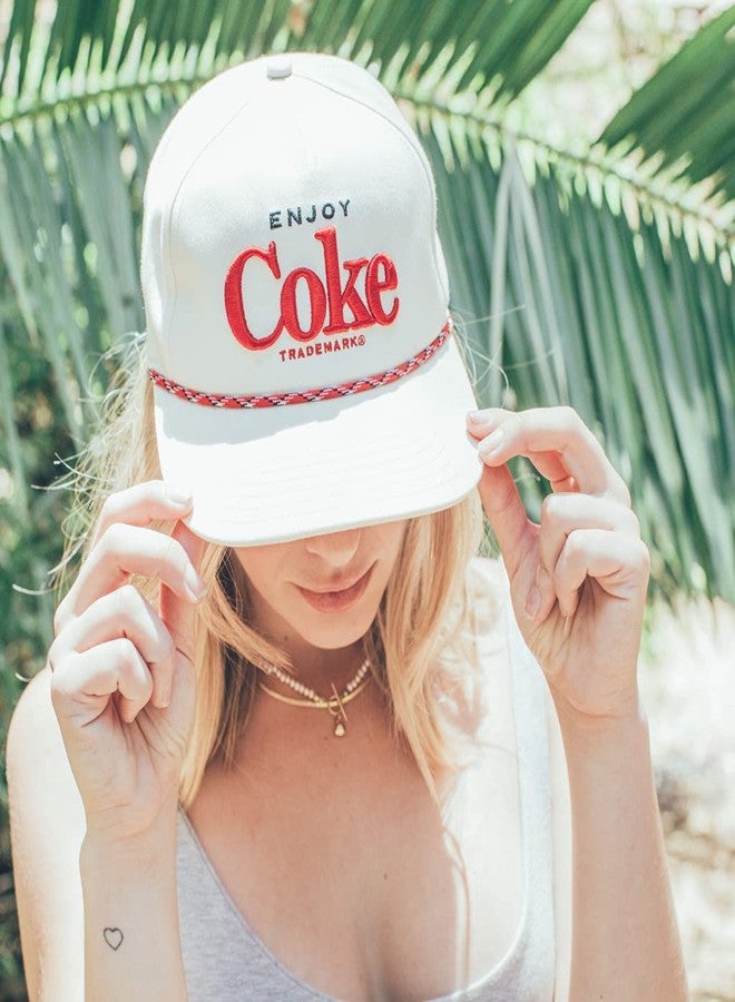 الإبرة الأمريكية قبعة بيسبول قابلة للتعديل من أمريكان نيدل كوكاكولا، مرخصة رسمياً من كوكاكولا، خاصة بمهرجان كوتشيلا (21017A-COKE-OWHT) - Image 3