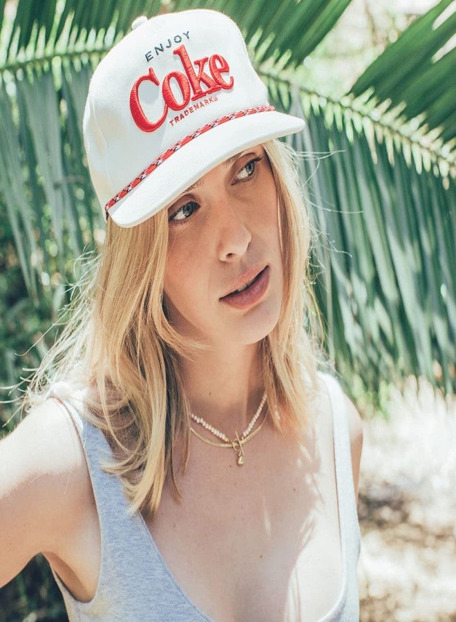 الإبرة الأمريكية قبعة بيسبول قابلة للتعديل من أمريكان نيدل كوكاكولا، مرخصة رسمياً من كوكاكولا، خاصة بمهرجان كوتشيلا (21017A-COKE-OWHT) - Image 4