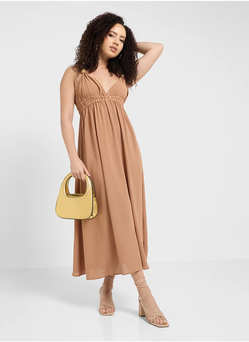 جينجر Plunge Neck A Line Pleated Dress