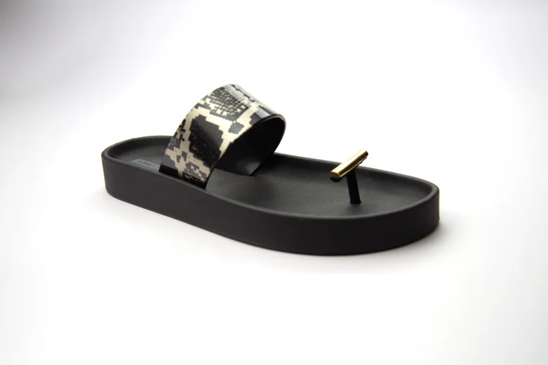 Voices Smooth Minimal Animal - 004.00004 , Black-Cobra-Gold