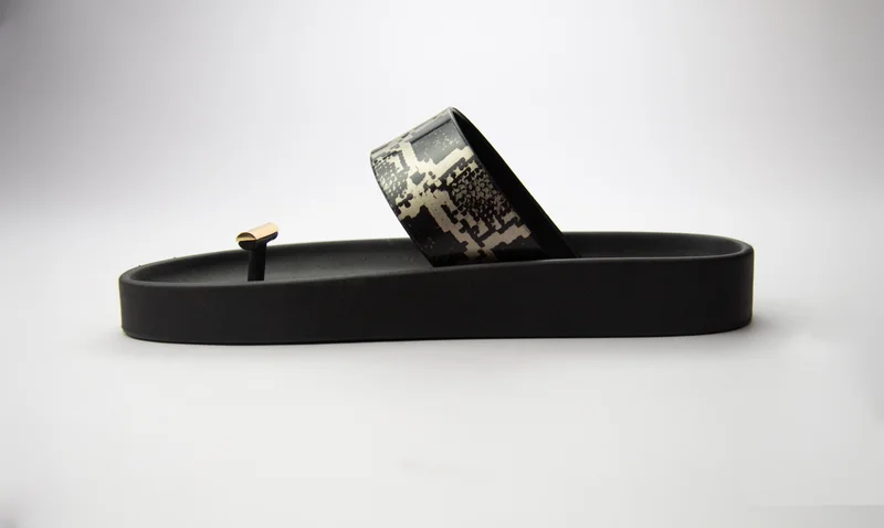 Voices Smooth Minimal Animal - 004.00004 , Black-Cobra-Gold