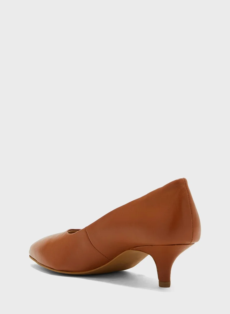 هاش بابيز Pointed Toe Pumps