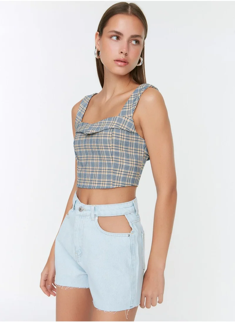 trendyol Cut Out Detail Denim Shorts