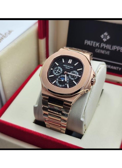 Automatic watch that moves by hand movement, first class