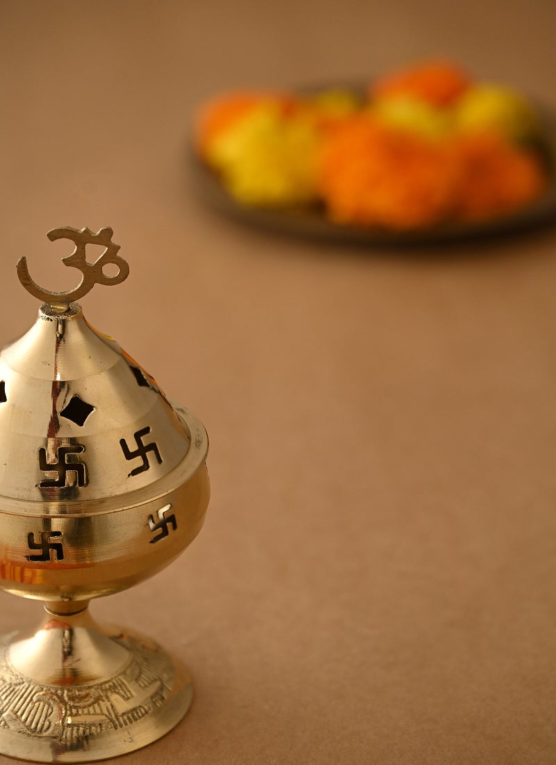 مدهور Swastik Om Brass Pooja Diya ذهبي اللون لبوجا وآرتي وديوالي، 15 سم، قطعة واحدة - Image 2