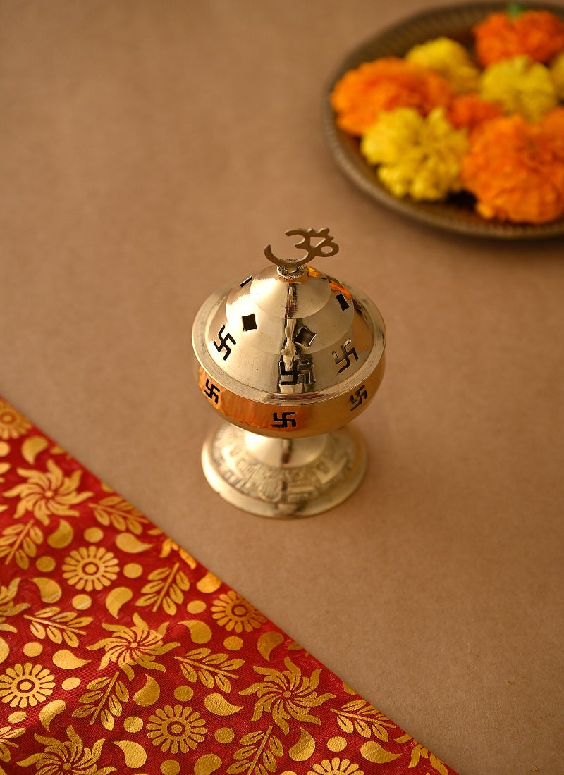مدهور Swastik Om Brass Pooja Diya ذهبي اللون لبوجا وآرتي وديوالي، 15 سم، قطعة واحدة - Image 3
