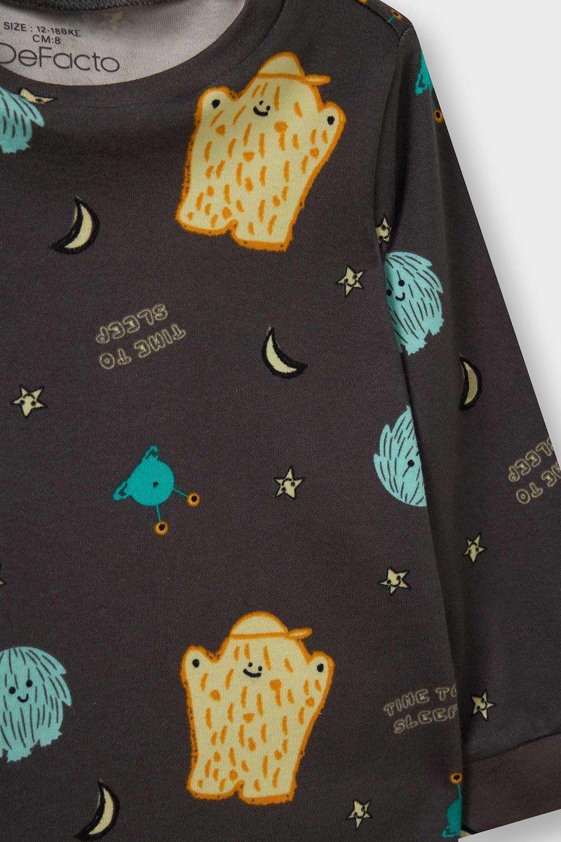 ديفاكتو طقم بيجاما اولادي قصة عادية بطبعة فضاء - قطعتين - Image 3