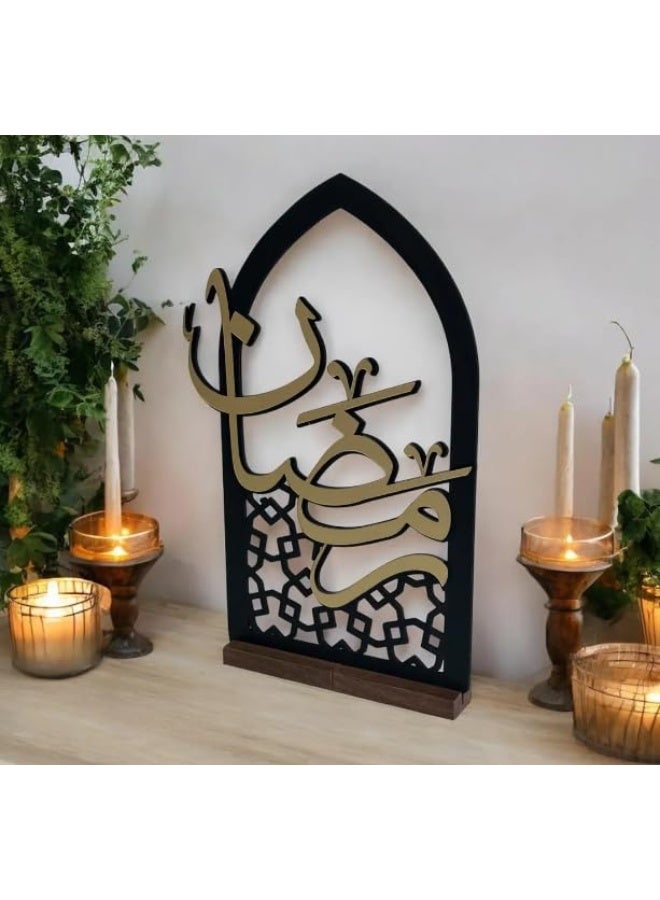لوحة جدارية بالخط الإسلامي، تصميم قوس بقاعدة خشبية، أسود وذهبي، ديكور رمضاني - Image 3