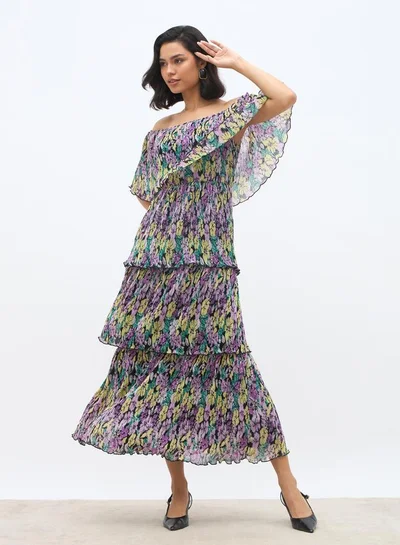 ستايلي فستان ماكسي بطبعات زهور شاملة وكتف مكشوف وطبقات