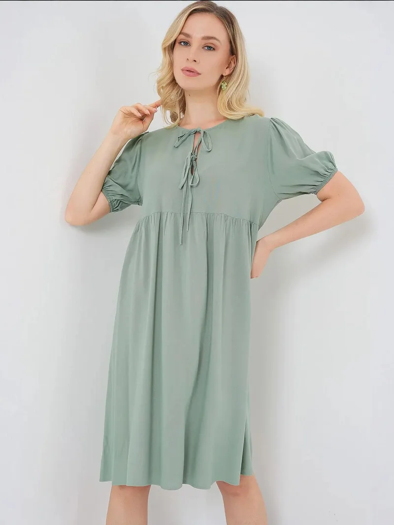 بيغ دارت فستان ميدي  بياقة ربطة عنق