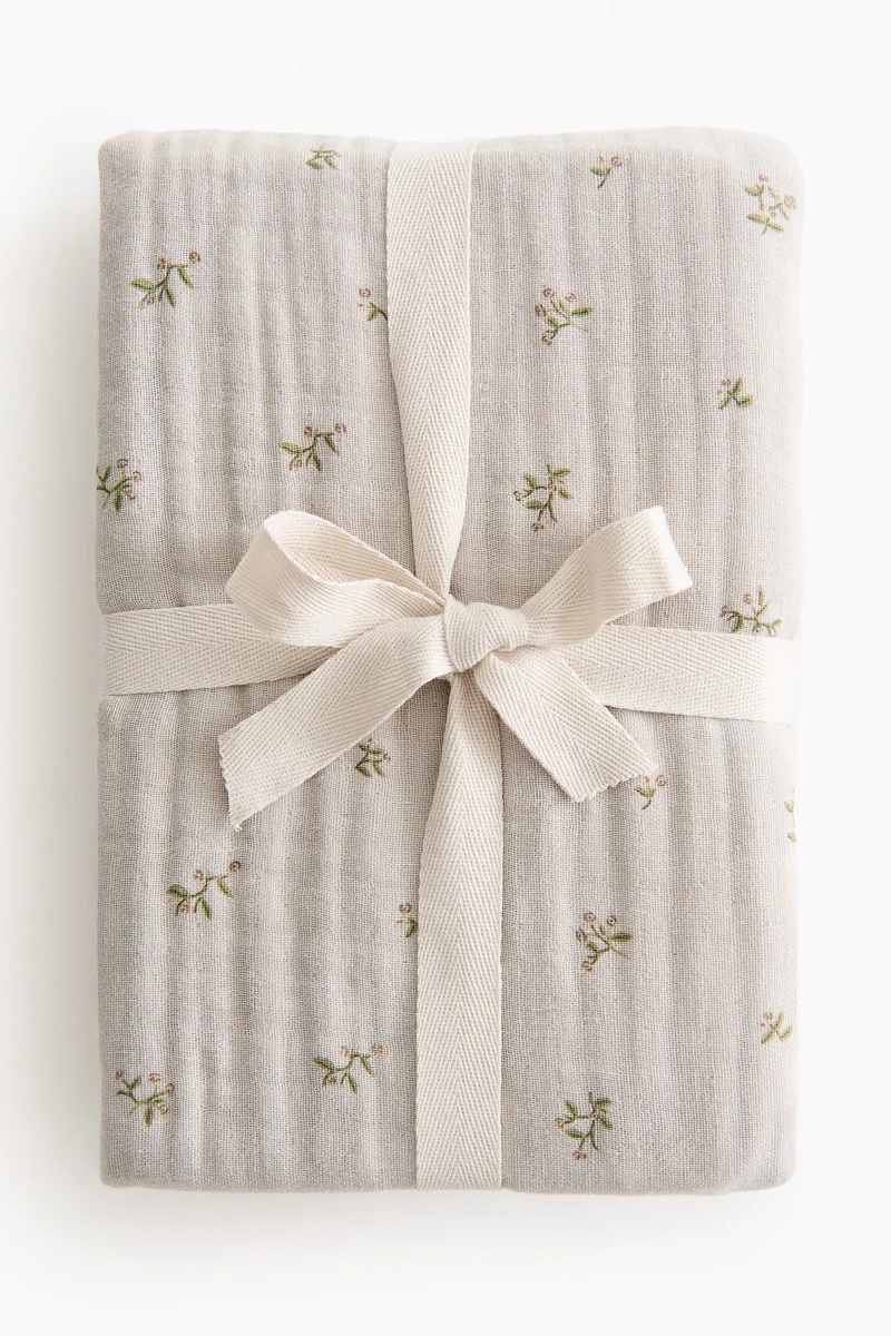 اتش اند ام طقم غطاء لحاف للمهد من الموسلين