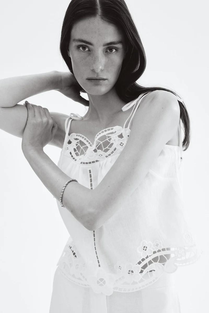 اتش اند ام بلوزة من الكتان بحمالات قابلة للربط