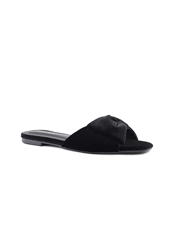 أيقون Clean women's slip-on sandal with a flexible sole.