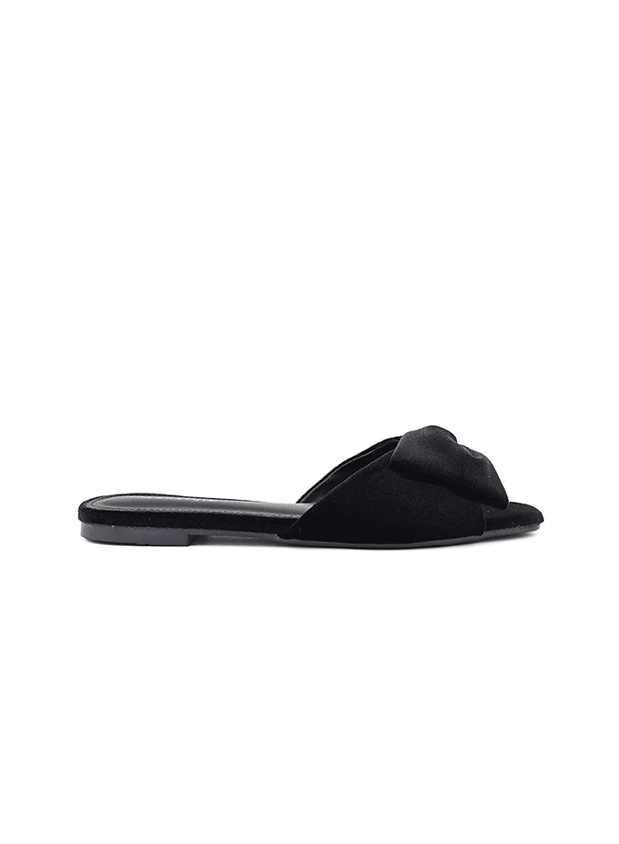 أيقون Clean women's slip-on sandal with a flexible sole.
