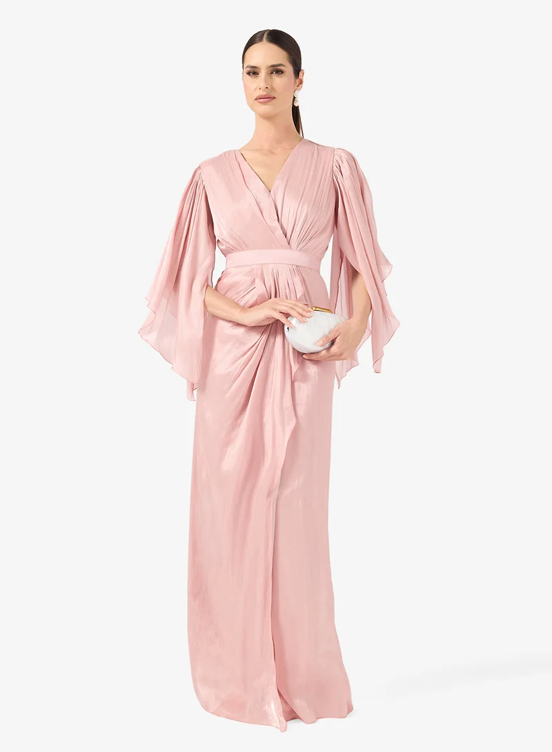 خزانة فستان لامع بأكمام مشقوقة