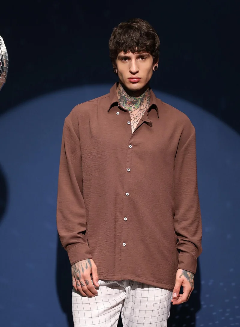 Campus Sutra Men's Mocha Brown Breezy Wrinked Shirt For Casual Wear | Spread Collar | Long Cuffed Sleeves | Button Closure | Shirt Crafted With Comfort Fit For Everyday Wear