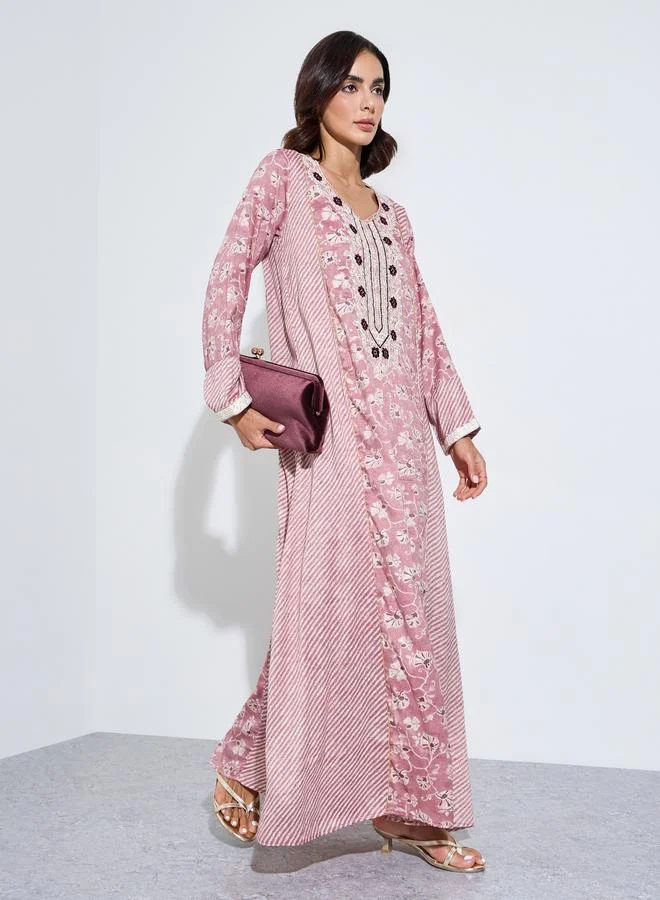 أميرة Print Colour Mix Jalabiya With Embroidery At Neck And Sleeve Hem