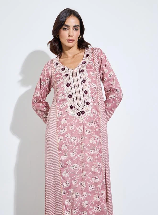 أميرة Print Colour Mix Jalabiya With Embroidery At Neck And Sleeve Hem