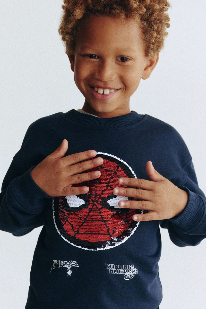 اتش اند ام سويت شيرت فضفاضة ذات طبعة