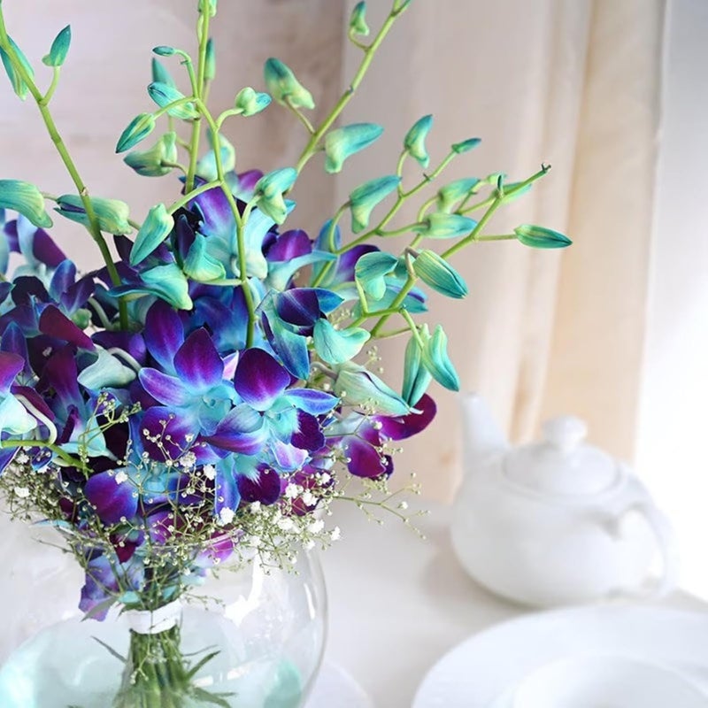 FlowerAura Fresh Live Flower Bouquet of 8 Blue Flowers In Glass Bowl Vase For Birthday Gift Anniversary Gift Wedding Gift Congratulations Gift Gift For Special Occasions Same Day Delivery - Image 4