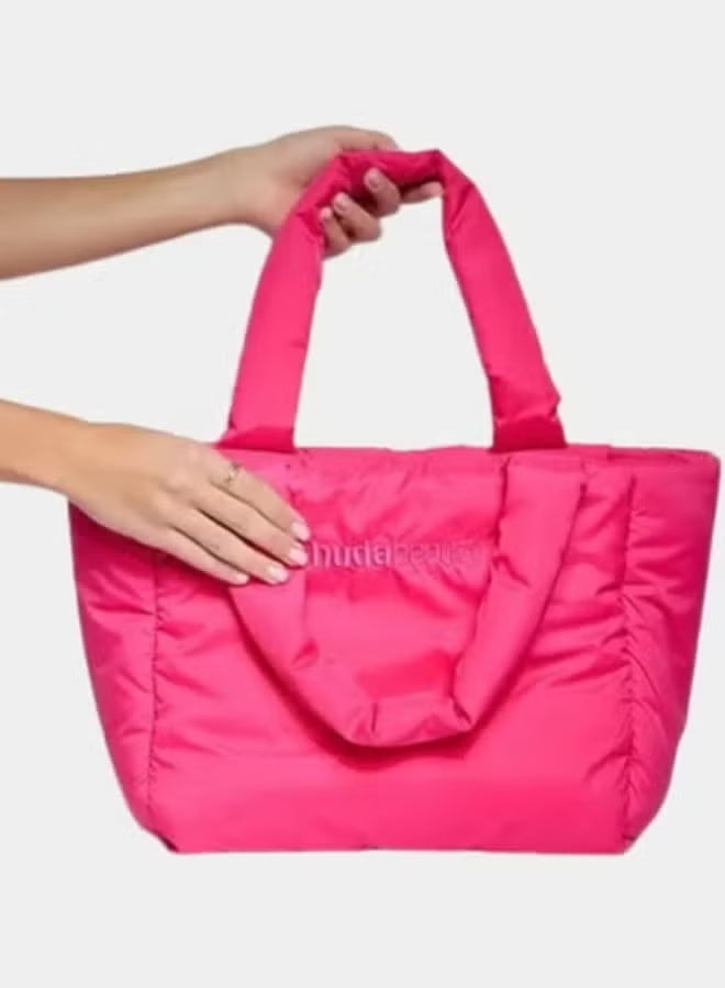 هدى بيوتي شنطة "روز جيلي" الورديّة من هدى بيوتي | حقيبة عملية أنيقة مقاومة للماء - Image 3