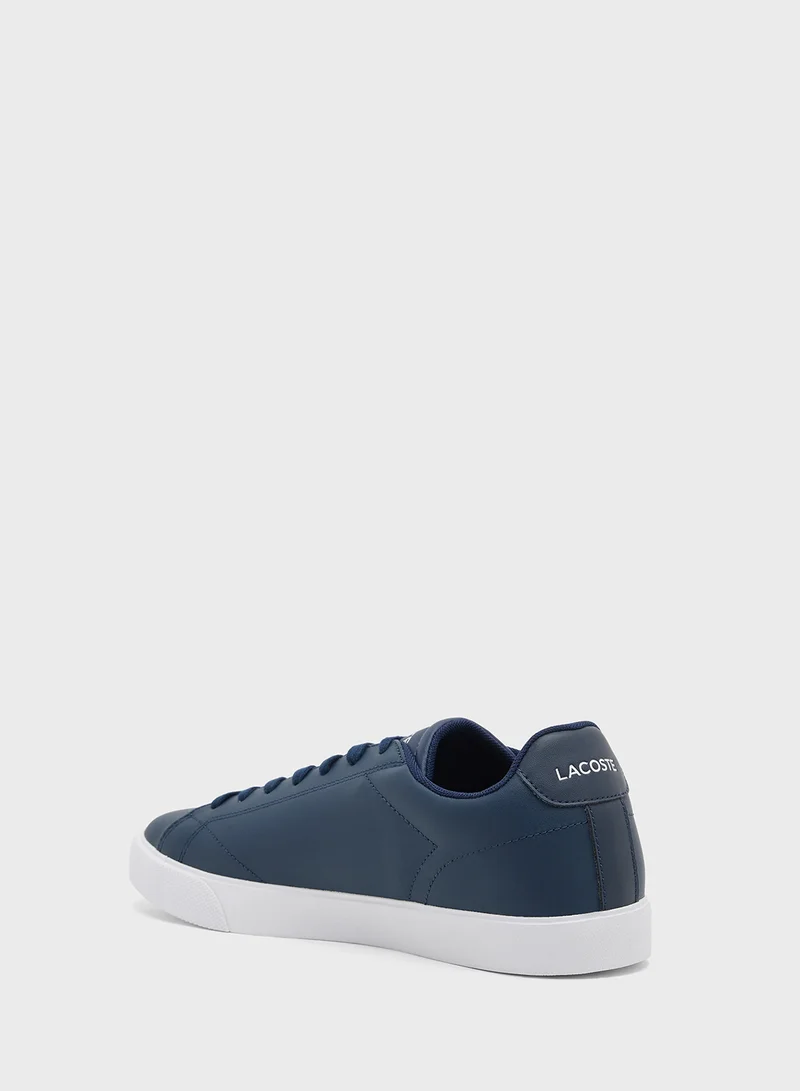 لاكوست Vulcanized Low Top Sneakers
