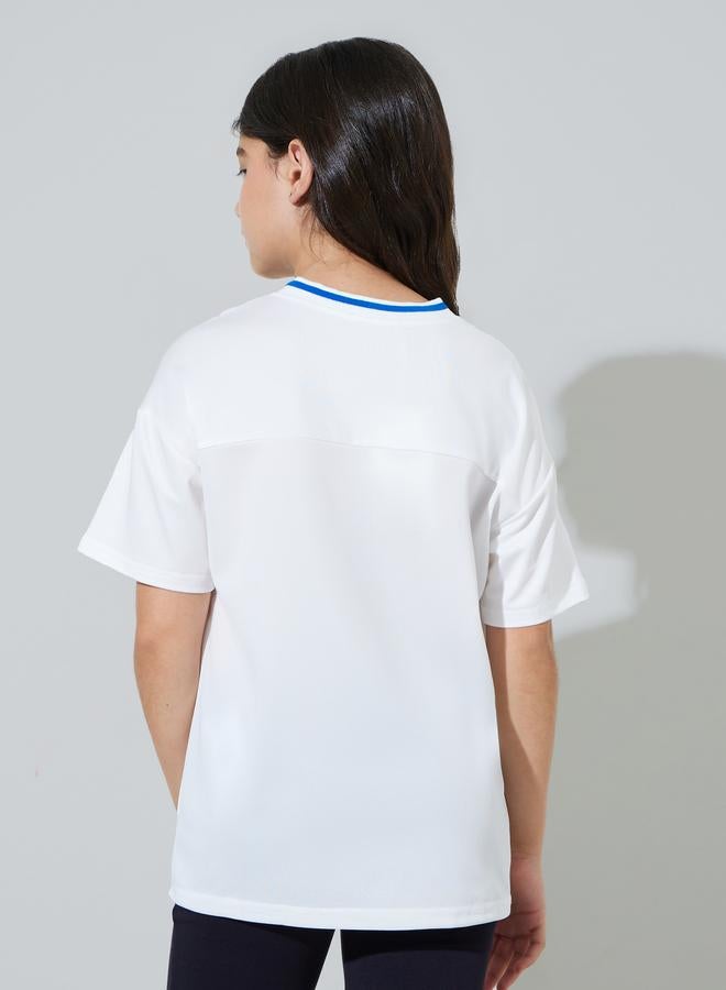 Styli Teen Girls White Graphic Print V Neck Sports T-Shirt - Image 4