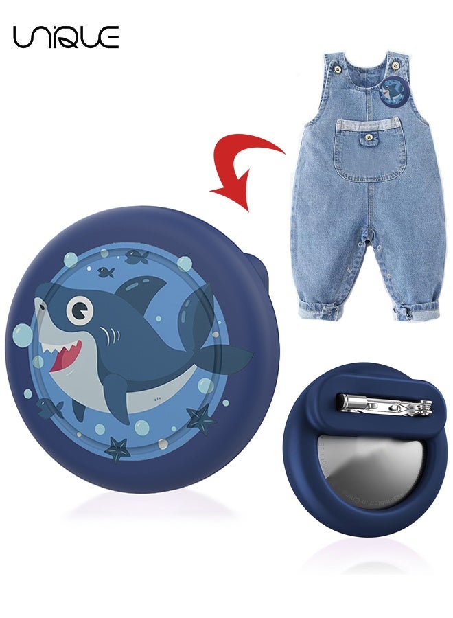 يونيك AirTag Brooch للأطفال - مقاوم للماء لطيف الكرتون حامل بطاقة الهواء للأطفال ، حامل سيليكون Airtag مع دبابيس بروش أمان ، للأطفال وحقائب الظهر والملابس (سمك القرش) - Image 1