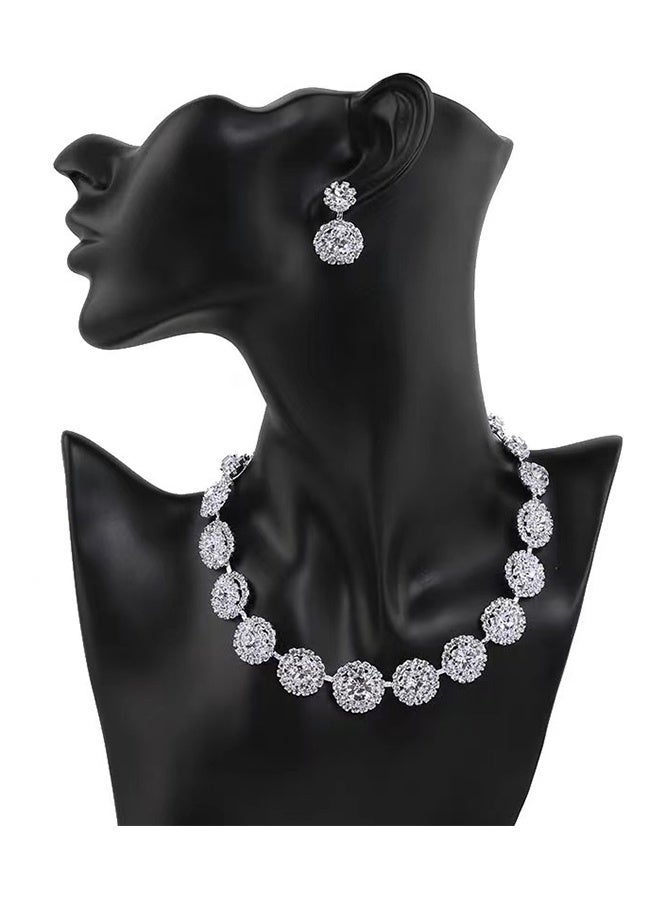 مجموعة مجوهرات من قطعتين تشمل عقد وأقراط بتصميم لامع بقطع الماس الدائرية وزخرفة ماسية أنيقة لمجموعة المجوهرات للنساء، هدية لصديقتك أو زوجتك أو والدتك أو وصيفات العروس لمناسبة الزفاف والاحتفالات. - Image 3