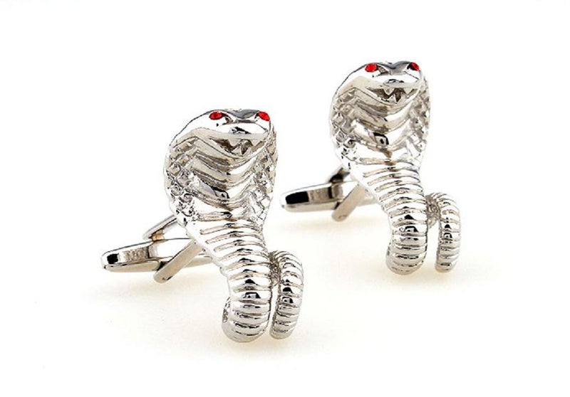 MRCUFF أزرار كم كوبرا من MRCUFF في علبة هدايا وعناية بالملابس - Image 3