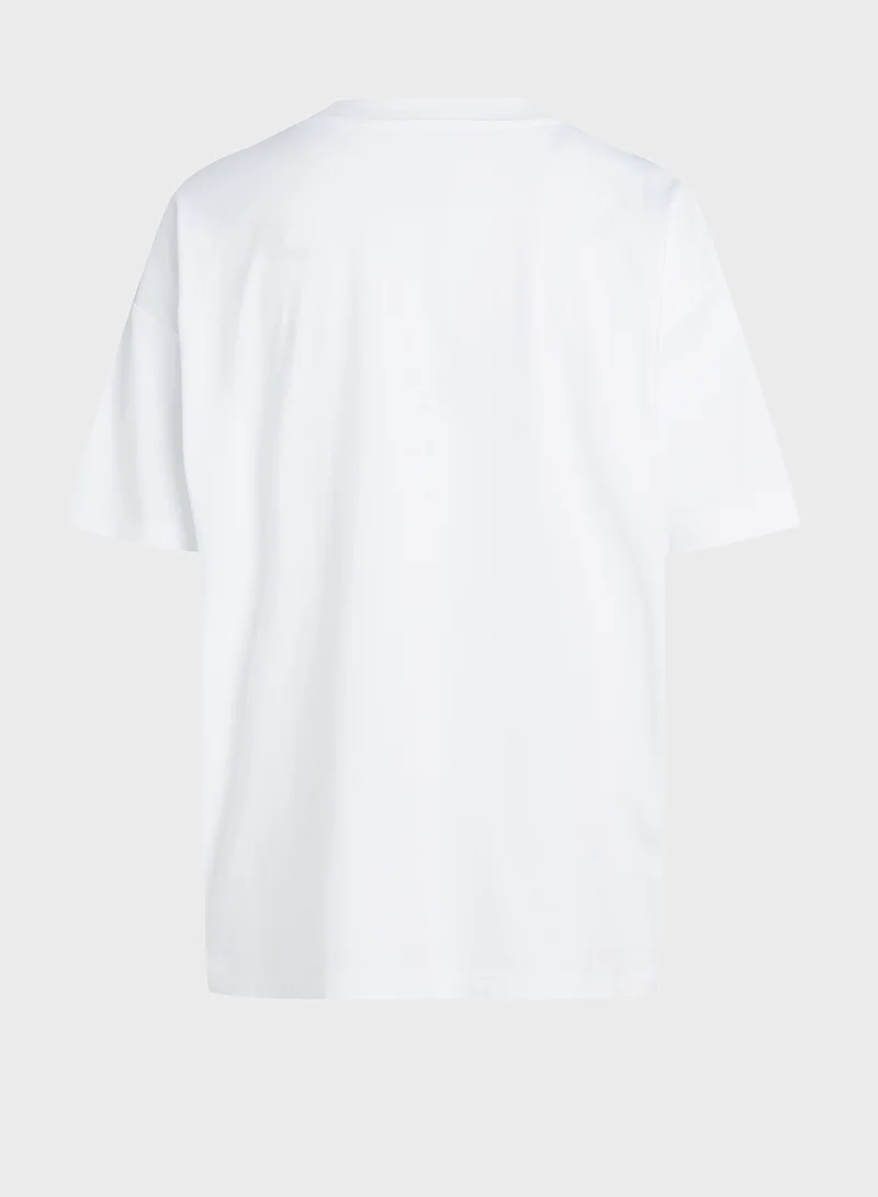 كالفن كلاين جينز Textured Monologo Boyfriend Tee